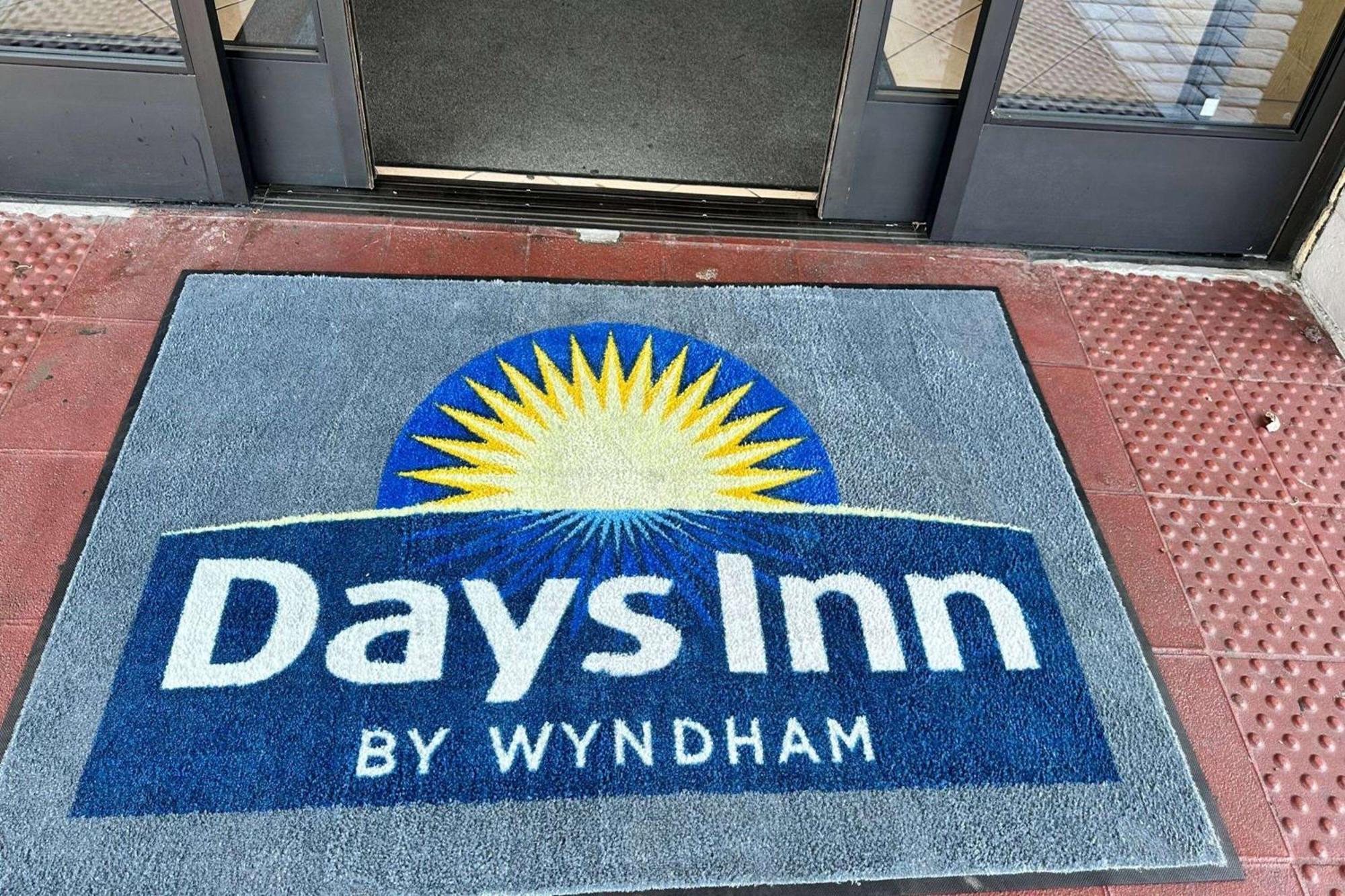 Days Inn By Wyndham San Diego Vista Exterior foto